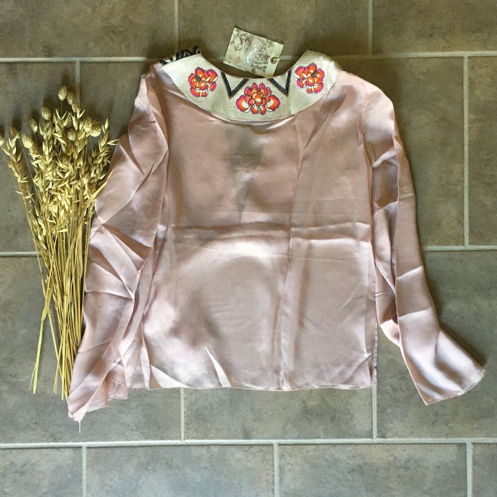 New Odd Molly Powder 100% Silk Blouse Size1 (Small) & Size 4 (X-Large) - Picture 3 of 11